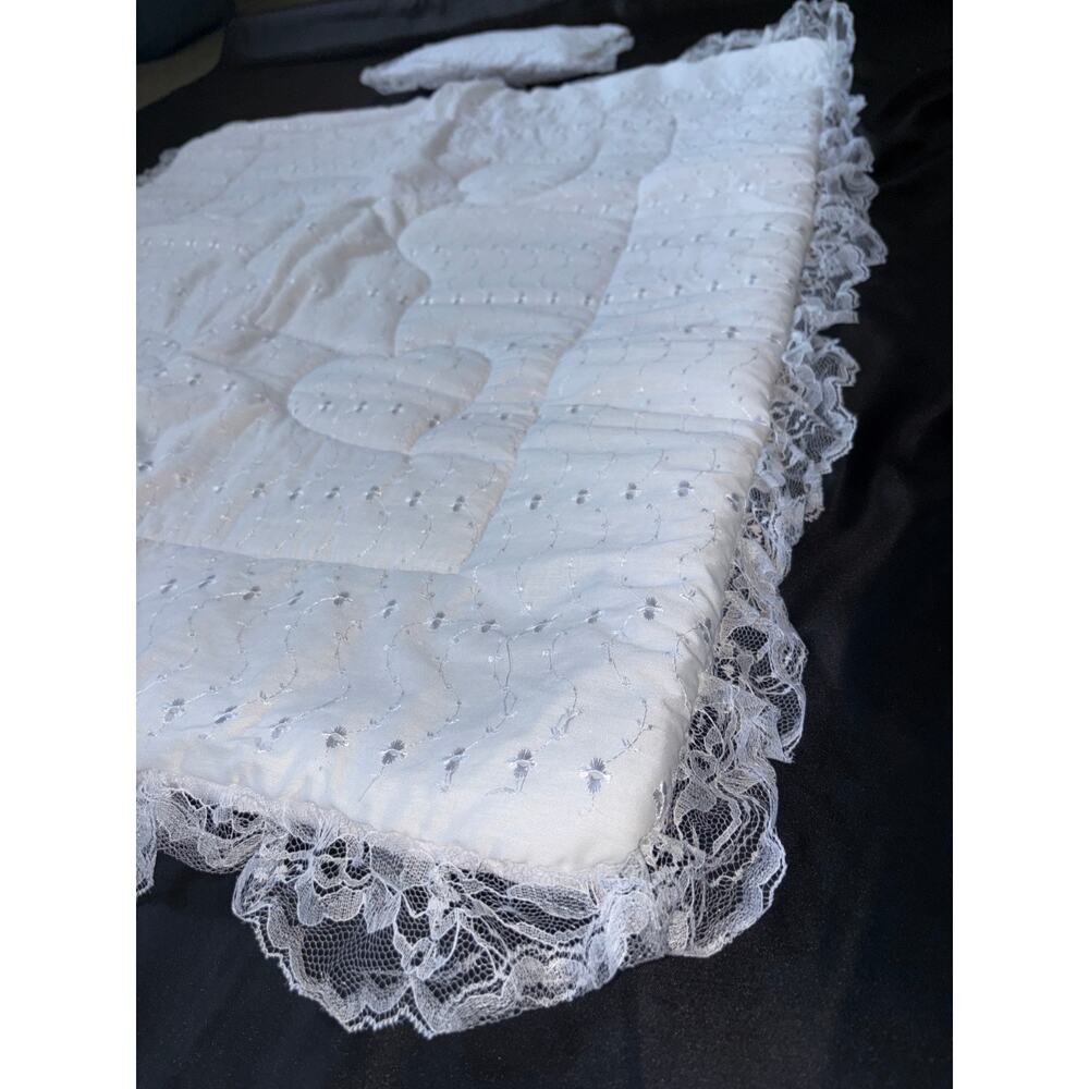Vintage 90s/2000s Baby Blanket & Pillow Set –White Eyelet Lace Hearts